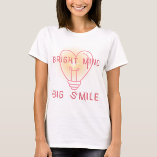 T-shirt met helder verstand en grote glimlach