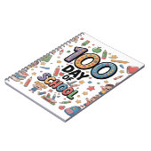 T-shirt met leuk 100e schooldag thema | Kleurrijke Notitieboek (Linkerzijde)