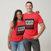 T-shirt met Never Give Up tekst gedrukt (Unisex)