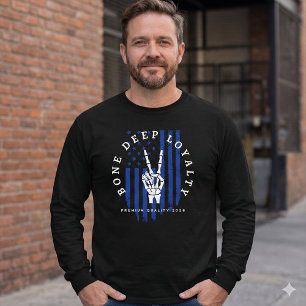 T-shirt met skelet hand en USA-vlag met 'Bone Deep