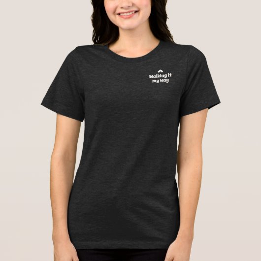 T-shirt met tekst 'Walking It My Way Quiet Confide (Voorkant)