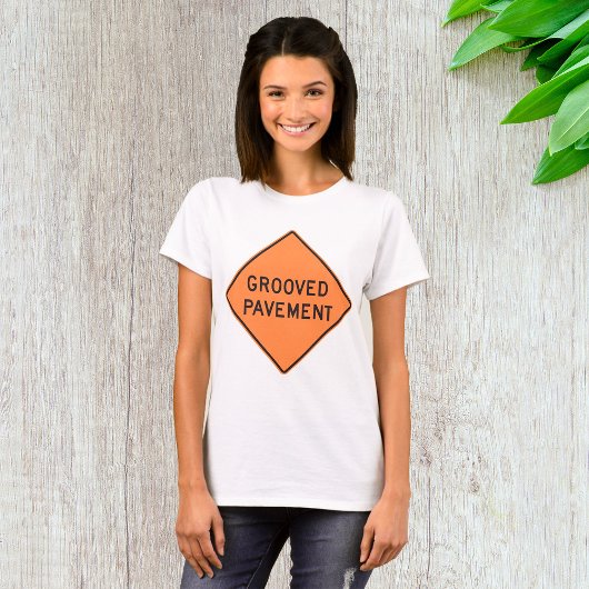 T-shirt met wegwijzer grooved pavement