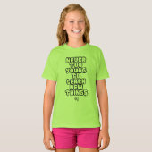 T-shirt: Nooit te jong (groen) T-shirt (Voorkant volledig)