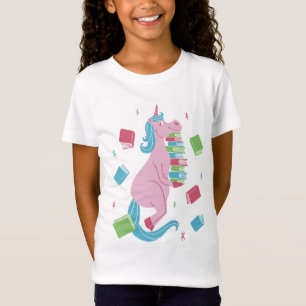 T-shirt ontwerp met eenhoorn die van boeken houdt
