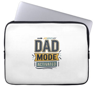 T-shirt ontwerp met vintage gravure 'Dad Mode geac Laptop Sleeve