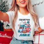 T-shirt van Christmas Junkie<br><div class="desc">Kerstjunkie T-shirt, vakantie juichen shirt, feestelijke winter t-shirt, warme cacao kerst shirt, gezellige vakantie kleding. Bellen voor alle kerstliefhebbers! Dit "Christmas Junkie"-t-shirt brengt warme cacao, snoepstokken en een gezellige sneeuwpop samen voor ultieme vakantiestrijd. Perfect voor het nippen van cacao bij het vuur of het verspreiden van feestelijke gejuich! 𝐓𝐡𝐞☛​̳"​̳𝙀​̳𝘿 ​̳...</div>