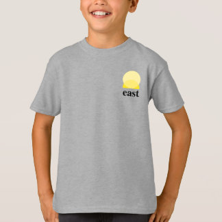 T-shirt van de jongen in licht staal