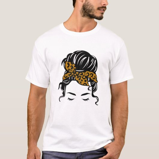 T-shirt van Messy Bun met Leopard Cheetah Pattern (Voorkant)