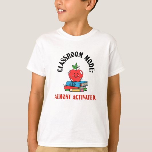 T-shirt voor kinderen met 'Classroom Mode Almost A (Voorkant)