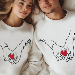 T-shirt voor vrouwen met koppel dat elkaars hand v