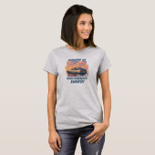 T-shirt voor vrouwen met 'Running On Main Characte (Voorkant volledig)