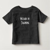 T-shirt 'Wizard in training' zwart muggle (Voorkant)