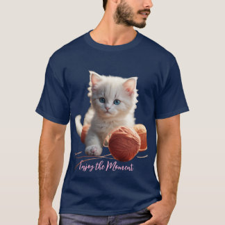 T-shirtGeniet van het Moment Schattige Kitten die  T-shirt