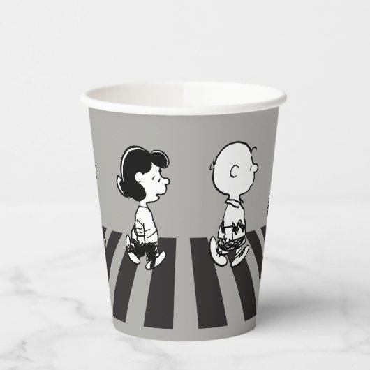 T - shirts | Groep Walk Papieren Bekers (Links)