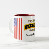 Tab van de Ranger-school van het leger - Oude vrou Tweekleurige Koffiemok (Voorkant links)