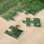 Tabaksgewas en paar rode tabaksschuren nabij legpuzzel (Zijkant)
