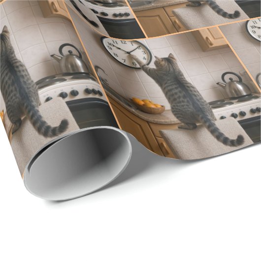 Tabby Cat Changing the Time On a Clock Cadeaupapier (Rol Hoek)