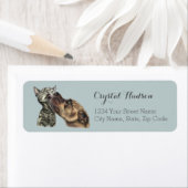 Tabby Cat Getting A Pit Bull Kiss Etiket (Insitu)