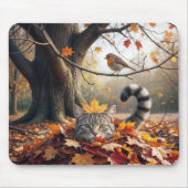 Tabby Cat in een stapel herfstbladeren Muismat (Voorkant)