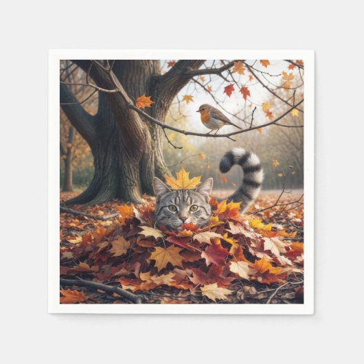 Tabby Cat in een stapel herfstbladeren Servet (Voorkant)