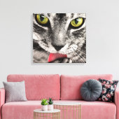Tabby Cat Licking Paw Canvas Afdruk (Insitu (Woonkamer))