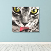 Tabby Cat Licking Paw Canvas Afdruk (Insitu (Houten vloer))