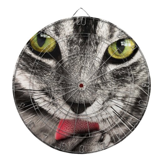 Tabby Cat Licking Paw Dartbord (Voorkant)