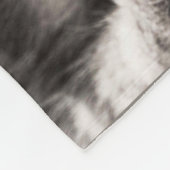 Tabby Cat Licking Paw Fleece Deken (Hoek)