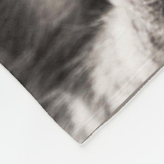 Tabby Cat Licking Paw Fleece Deken (Hoek)