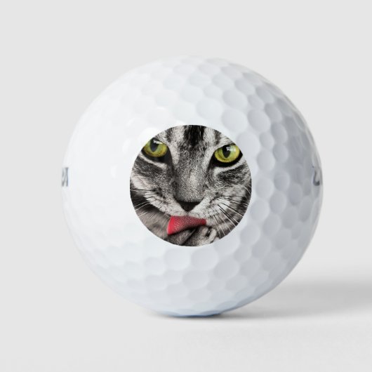 Tabby Cat Licking Paw Golfballen (Voorkant)
