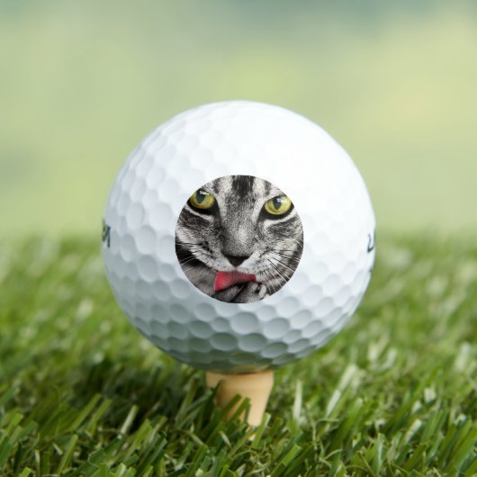 Tabby Cat Licking Paw Golfballen (Insitu Shirt)
