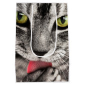 Tabby Cat Licking Paw Medium Cadeauzakje (Achterkant)