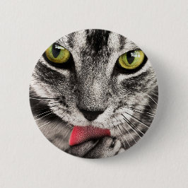 Tabby Cat Licking Paw Ronde Button 5,7 Cm