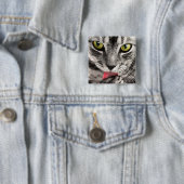 Tabby Cat Licking Paw Vierkante Button 5,1 Cm (In situ)