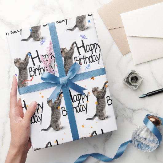 Tabby Cat met Birthday Text en Confetti Cadeaupapier (Geschenken)