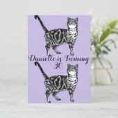 Tabby Cat Paarse Art 30e Verjaardagsuitnodiging Kaart (Staand voorkant)
