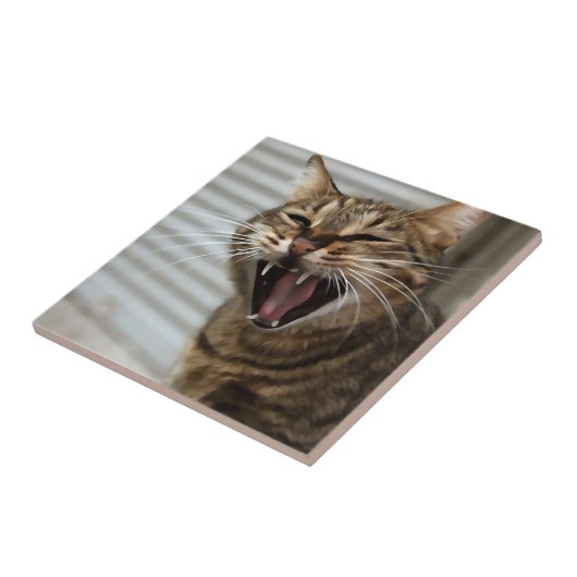 Tabby Cat Yawning Artistic Portret Tegeltje (Zijkant)