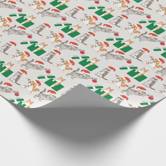 Tabby Cats Decorating Funny Silly White Christmas Cadeaupapier (Hoek)