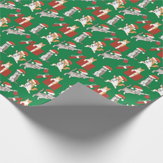 Tabby Cats Versieren Grappig Gekke Groen Kerstmis Cadeaupapier (Hoek)