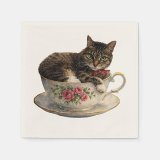 Tabby in een theekopje servet