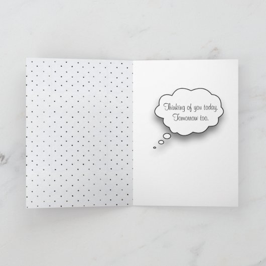 Tabby kat in doos voor het denken aan u kaart (Binnen)