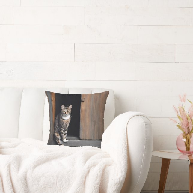 Tabby kat in Shed Doorway Kussen (Bank)