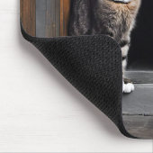 Tabby kat in Shed Doorway Muismat (Hoek)