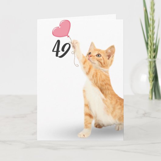 tabby kat met hartballon voor 49e verjaardag kaart (Voorkant)