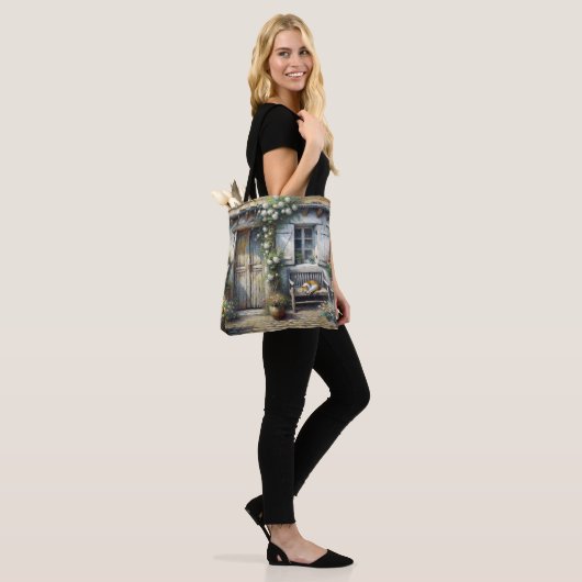 Tabby kat op oude bank tote bag (Op model)