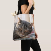 Tabby kat slapen op oude quilt tote bag (Dichtbij)
