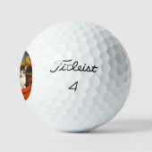 Tabby katten in Plant potten, Titleist golfballen (Logo)
