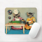 tabby kitten chef. en tabby kitten assistent muismat (Met muis)