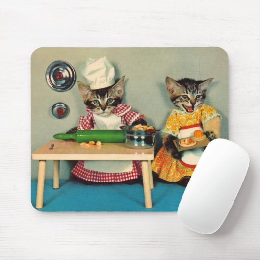 tabby kitten chef. en tabby kitten assistent muismat (Met muis)