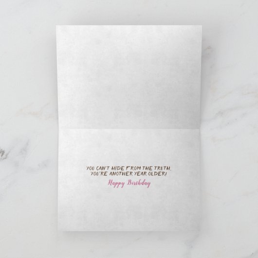 Tabby kitten in gras verjaardag humor kaart (Binnen)